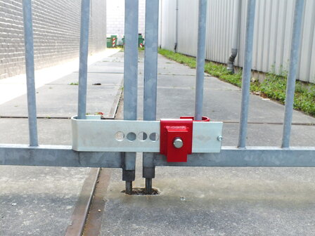 DoubleLock Container Lock RED SCM